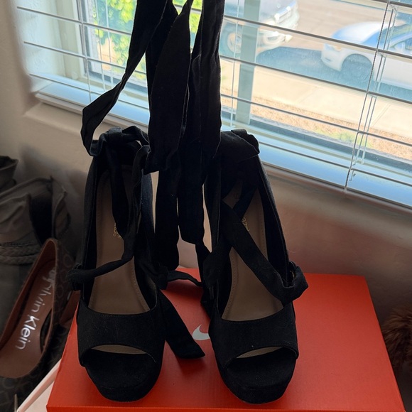 Shoe Dazzle Shoes - Shoe Dazzle Black Wrap Heels